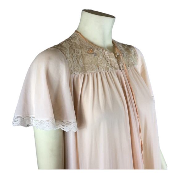 Vintage long nightgown in pink with lace & front tie closing size medium - Picture 4 of 12